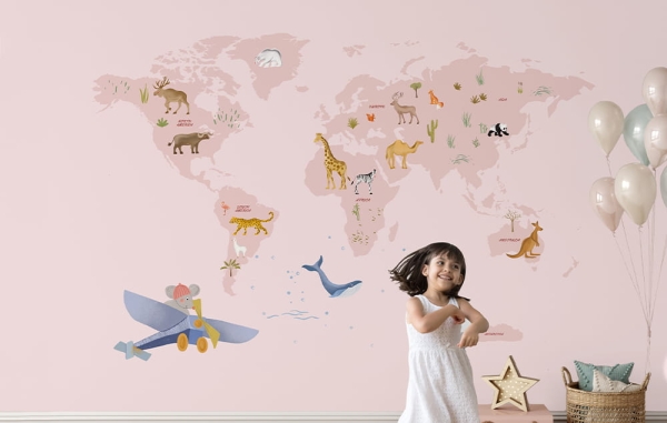 fototapeta scienna-tapeta-mapa świata-mapa-zwierzęta-tapety do pokoju dziecka-różowy-dziecko.jpg