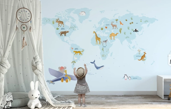 fototapeta scienna-tapeta-mapa świata-mapa-zwierzęta-tapety do pokoju dziecka-blekitny-zabawa.jpg