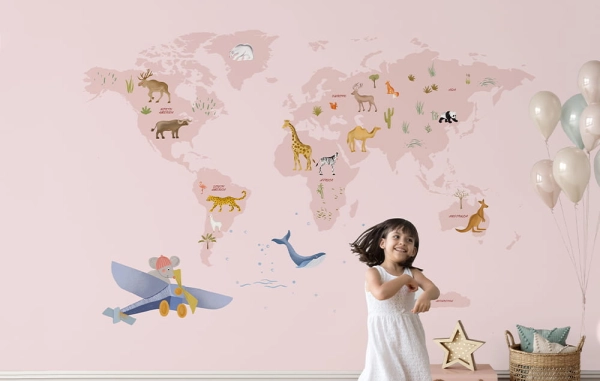 fototapeta scienna-tapeta-mapa świata-mapa-zwierzęta-tapety do pokoju dziecka-różowy-dziecko.jpg