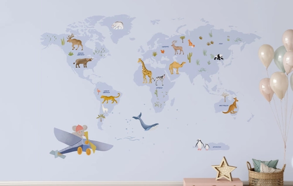 fototapeta scienna-tapeta-mapa świata-mapa-zwierzęta-tapety do pokoju dziecka-niebieski.jpg